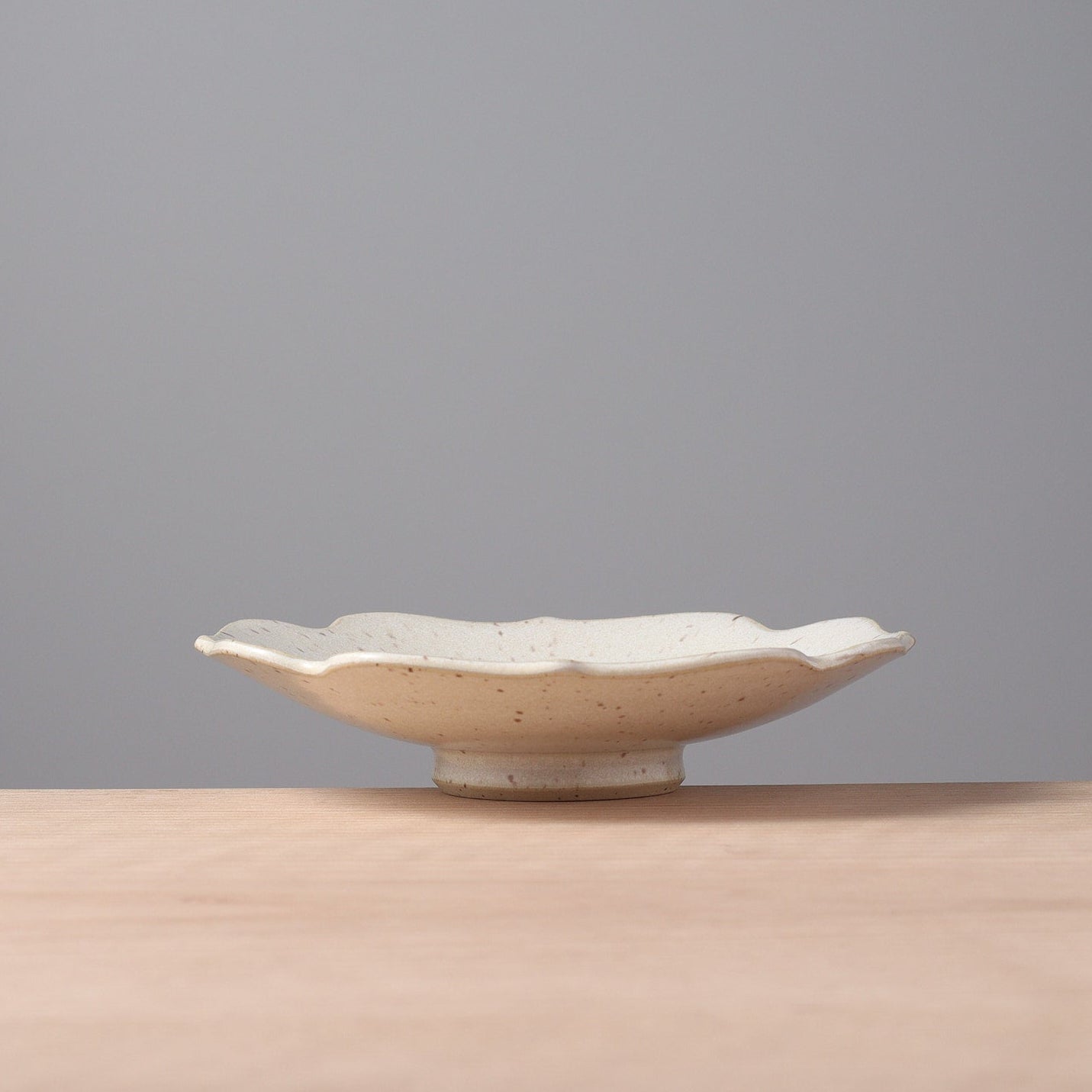 Petal-Rimmed Dish | Ivory White
