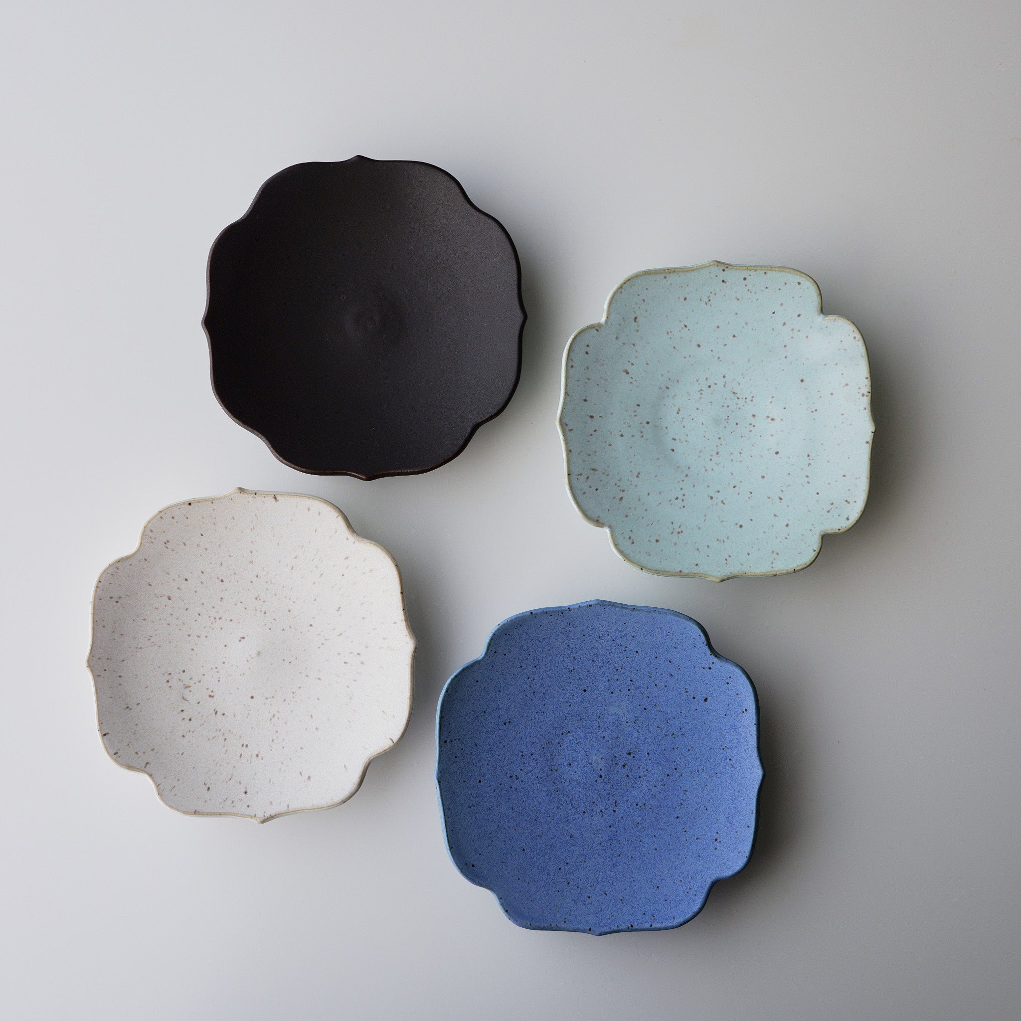 Petal-Rimmed Dish | Ivory White
