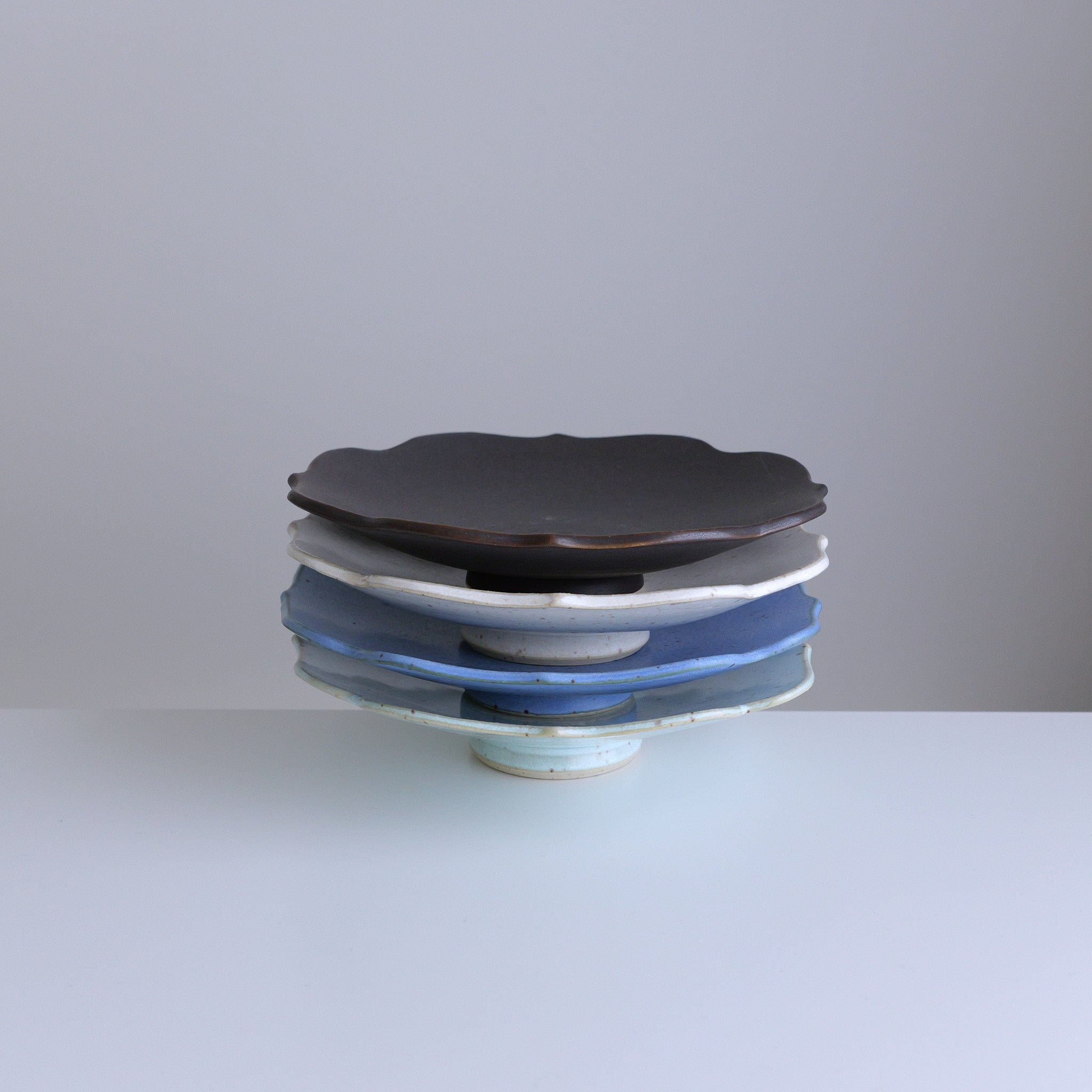 Petal-Rimmed Dish | Ivory White